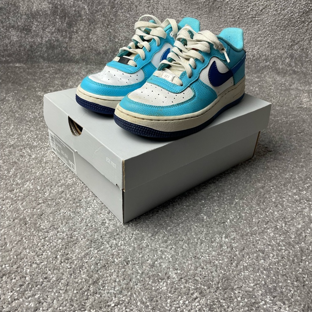 Nike Air Force 1 LV8 2 GS in White and Photo Blue